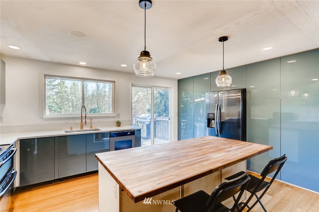702 204th Street Southeast Bothell, WA 98012 - Photo 8 of 27