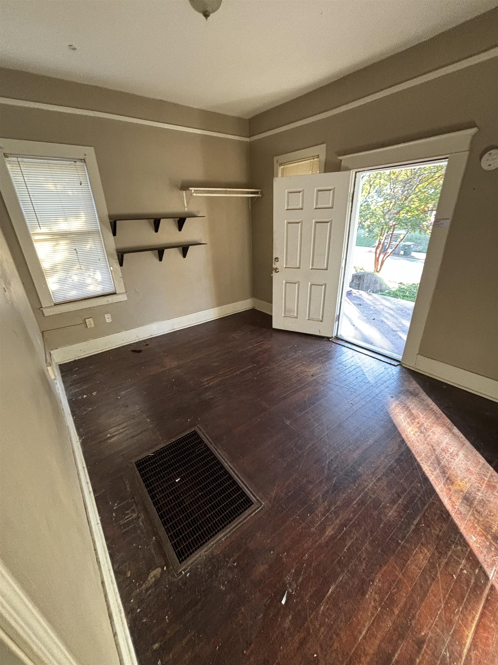 1920 Oliver Avenue Memphis, TN 38104 - Photo 15 of 19 Entryway with dark wood-style floors, baseboards, and visible vents