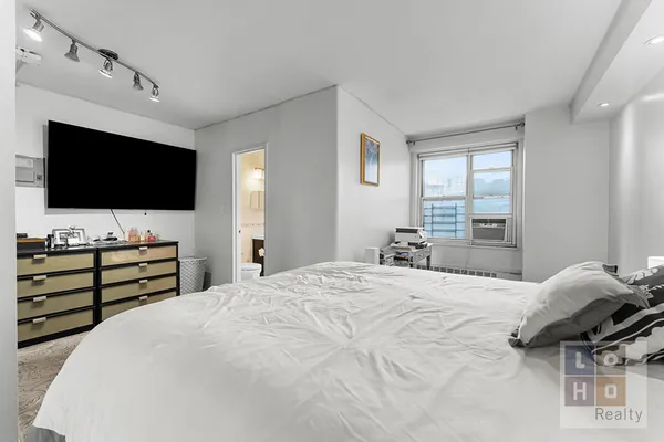 $1,750,000 | 570 Grand Street, Unit J406407 | Lower East Side