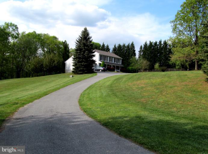 2488 Mullinix Mill Road Mount Airy, MD 21771 - Photo 14 of 21 Driveway