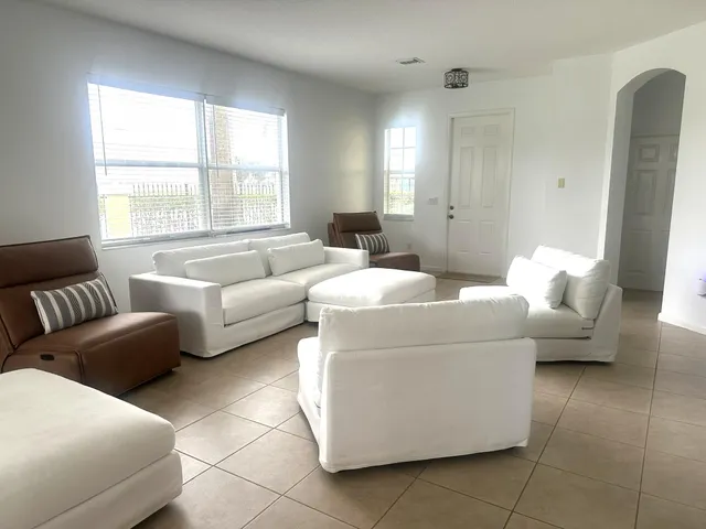 $4,000 | 2100 Mariner Bay Boulevard, Fort Pierce, FL 34949