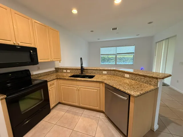 $4,000 | 2100 Mariner Bay Boulevard, Fort Pierce, FL 34949