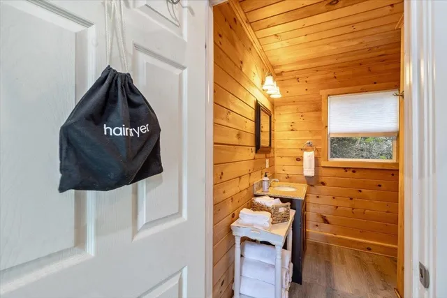 $399,900 | 235 Pleasantview Drive, North Hero, VT 05474