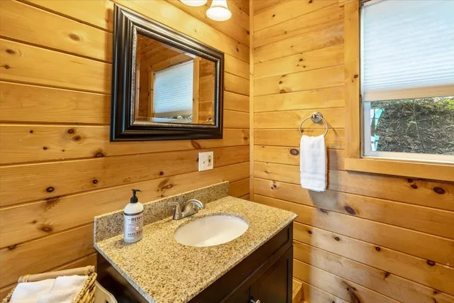 $399,900 | 235 Pleasantview Drive, North Hero, VT 05474