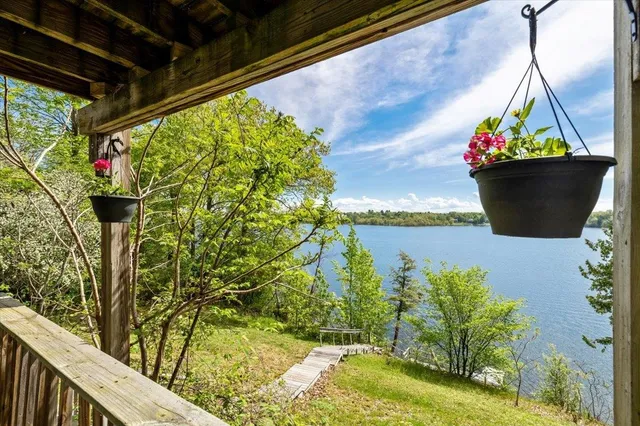 $399,900 | 235 Pleasantview Drive, North Hero, VT 05474