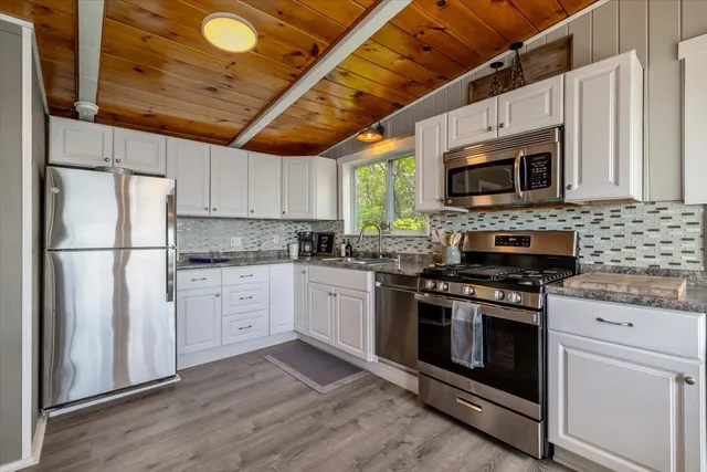 $399,900 | 235 Pleasantview Drive, North Hero, VT 05474