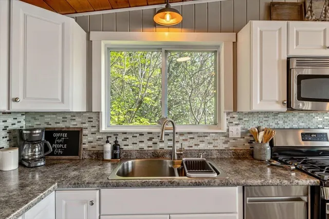 $399,900 | 235 Pleasantview Drive, North Hero, VT 05474