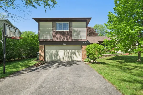 $400,000 | 1160 Bramble Avenue, Bolingbrook, IL 60490