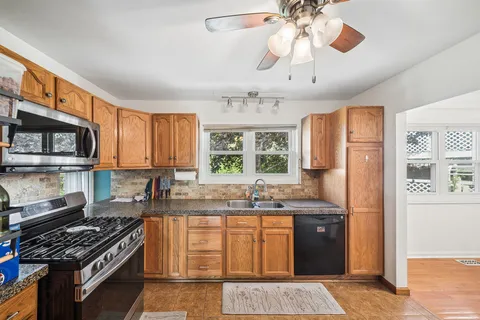$385,000 | 1160 Bramble Avenue, Bolingbrook, IL 60490