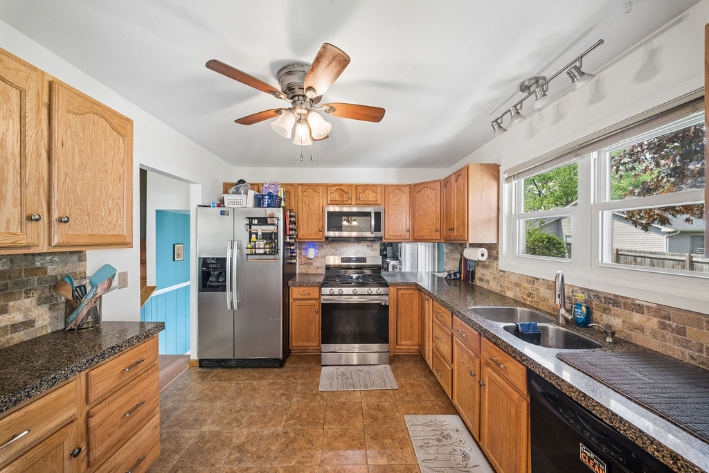 1160 Bramble Avenue Bolingbrook, IL 60490 - Photo 5 of 22