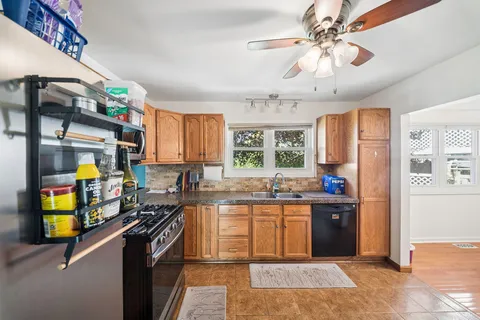 $385,000 | 1160 Bramble Avenue, Bolingbrook, IL 60490