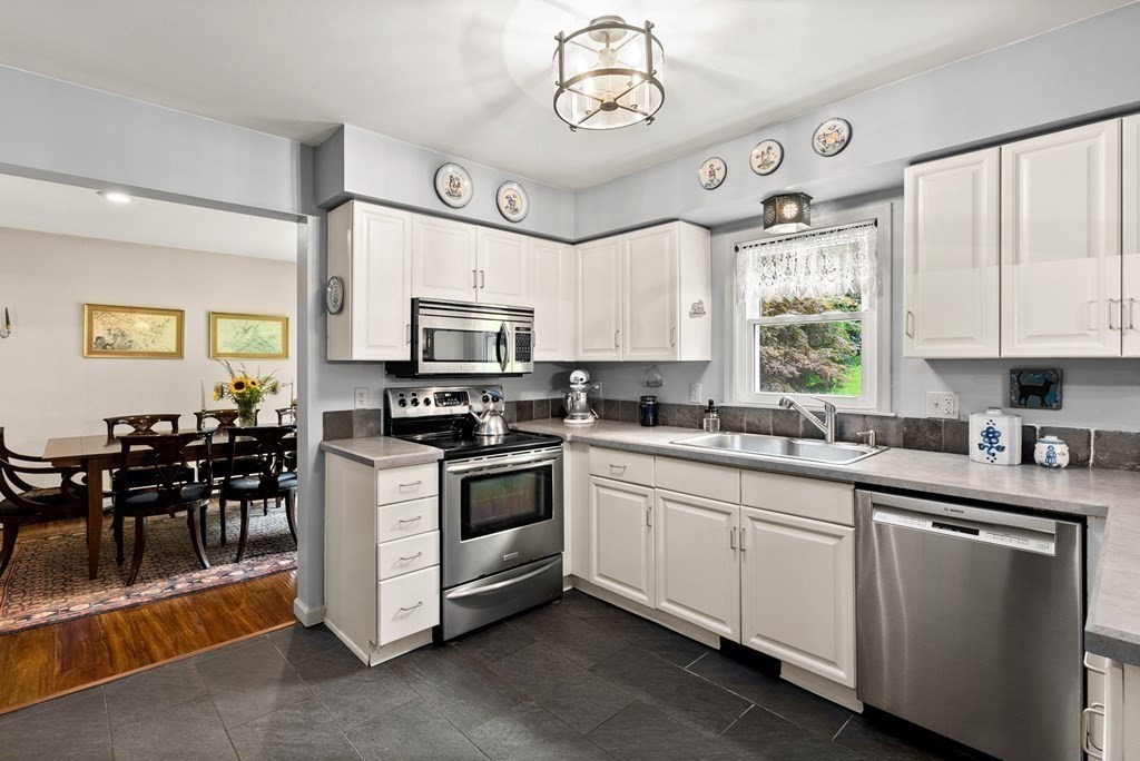 28 Glendale Road Sturbridge, MA 01518 - Photo 6 of 31