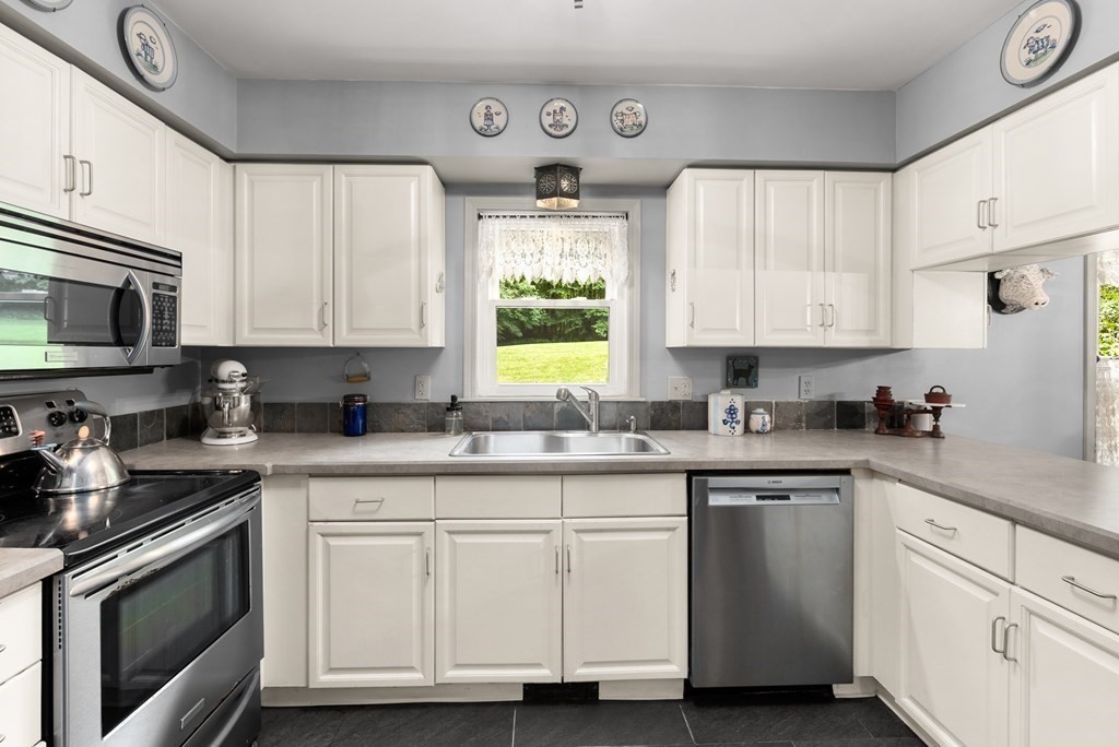 28 Glendale Road Sturbridge, MA 01518 - Photo 7 of 31