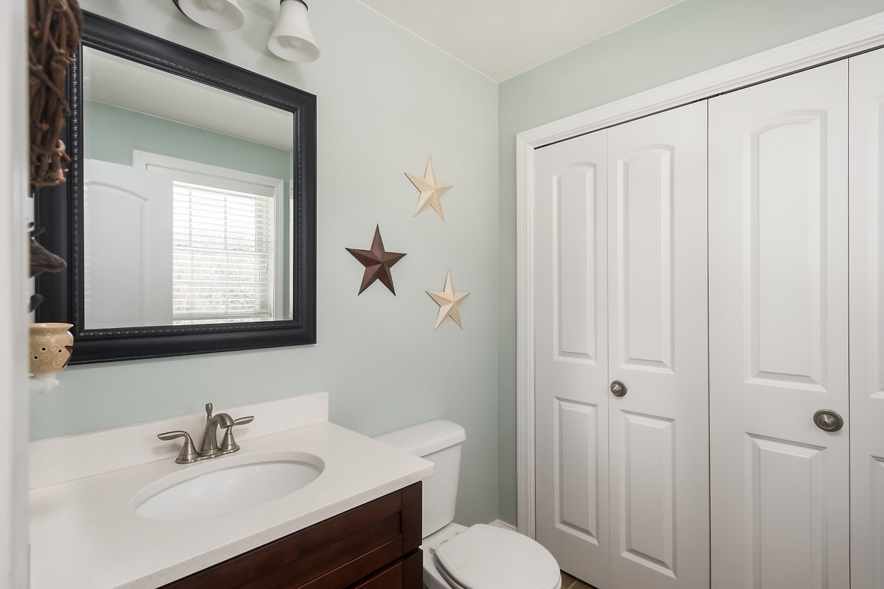 81 Goodhue Road Derry, NH 03038 - Photo 12 of 40 Gallery Image 12