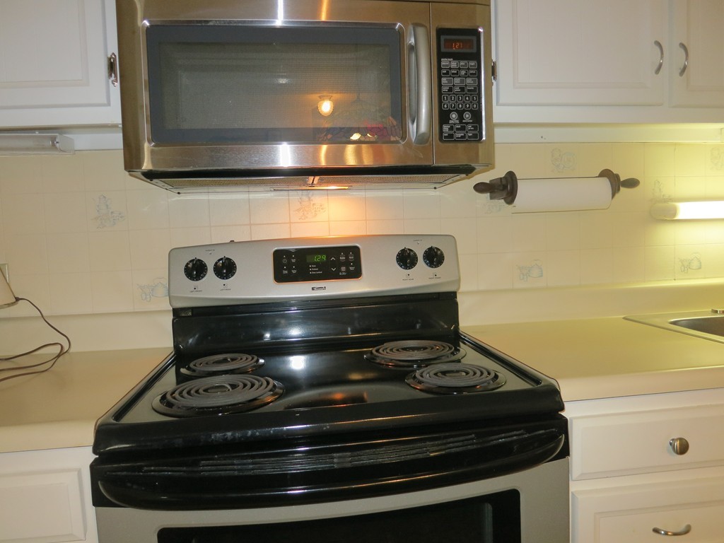 116 Corcoran Boulevard Springfield, MA 01118 - Photo 8 of 23