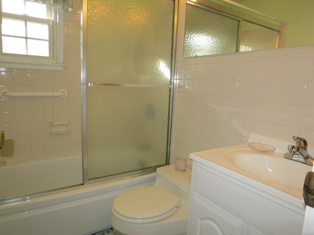 116 Corcoran Boulevard Springfield, MA 01118 - Photo 10 of 23
