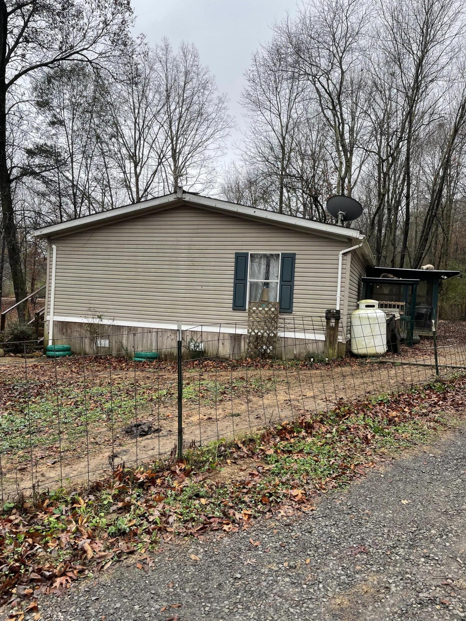 122 Haddock Lane Benton, TN 37307 - Photo 3 of 23 a backyard of a house with lots of green space