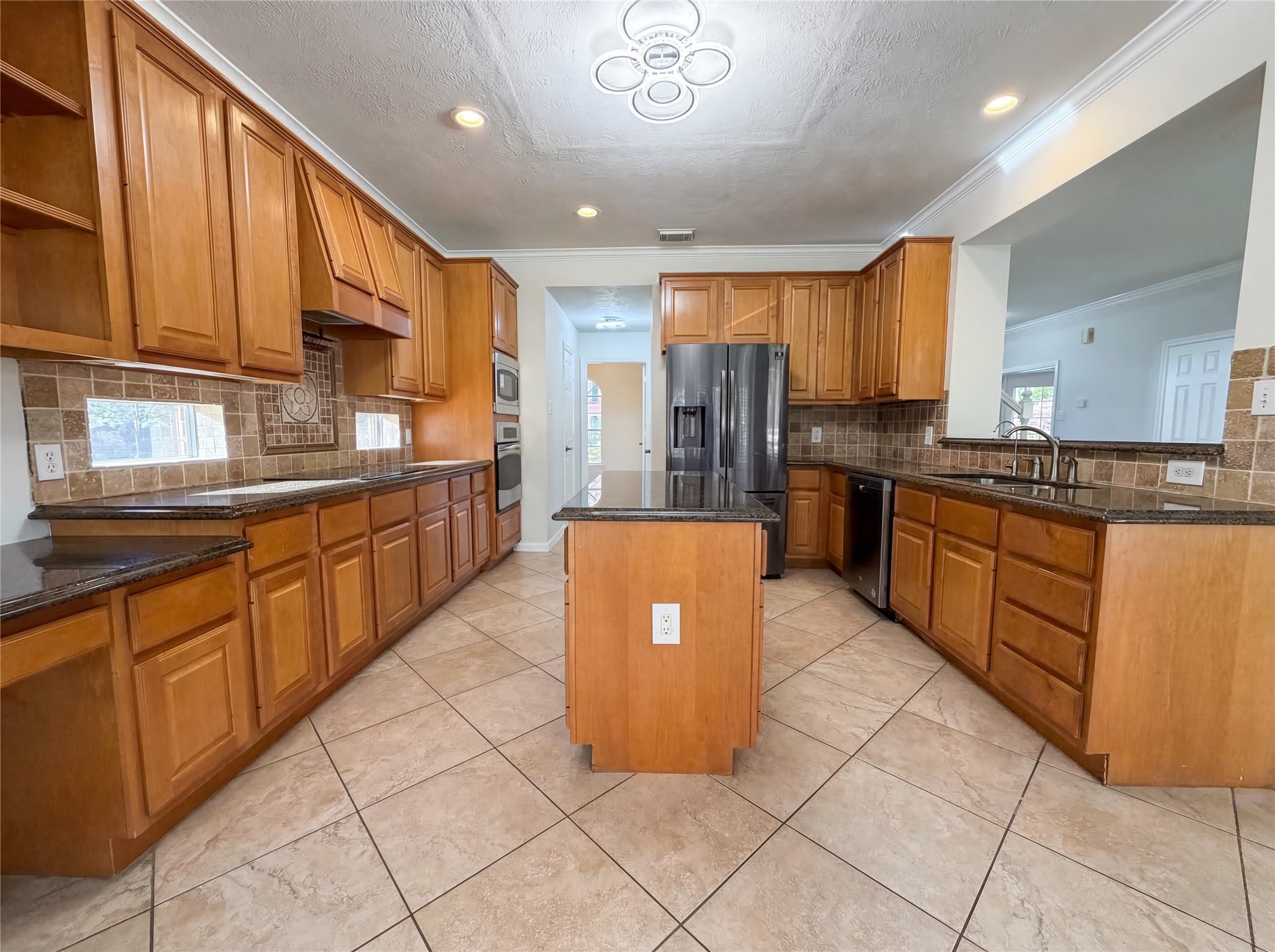 2922 Laurel Mist Court Houston, TX 77345 - Photo 2 of 29