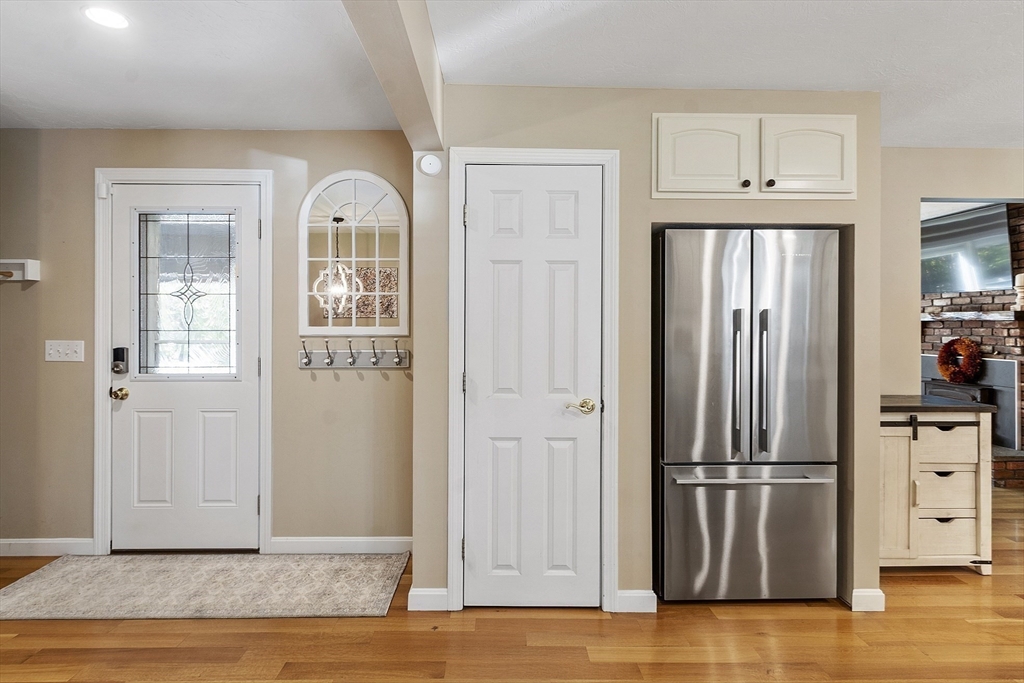 802 Reservoir Road Lunenburg, MA 01462 - Photo 16 of 41