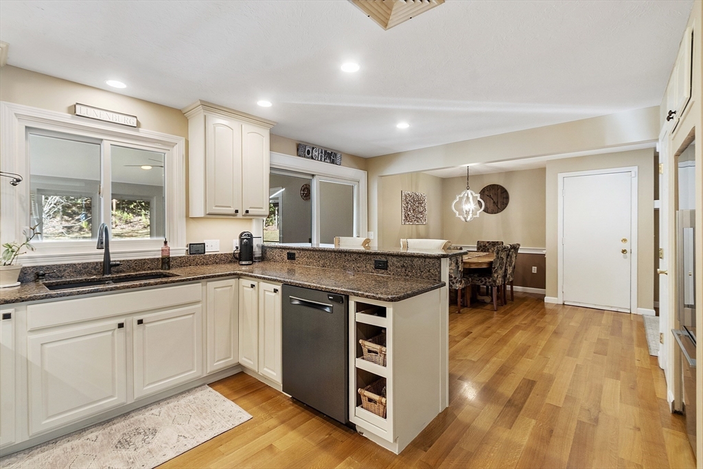 802 Reservoir Road Lunenburg, MA 01462 - Photo 17 of 41