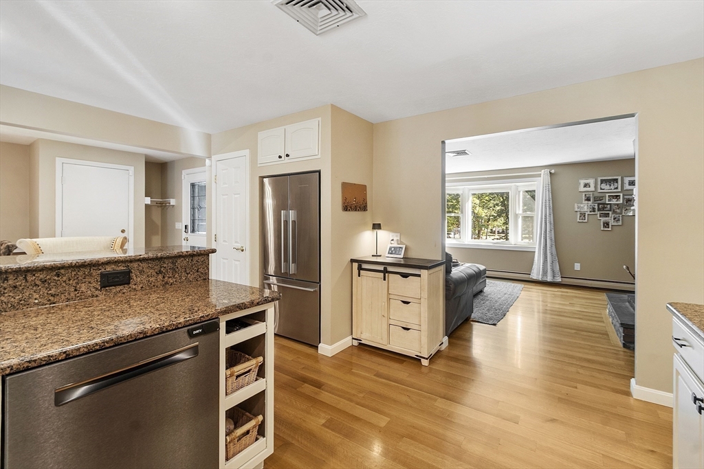 802 Reservoir Road Lunenburg, MA 01462 - Photo 18 of 41