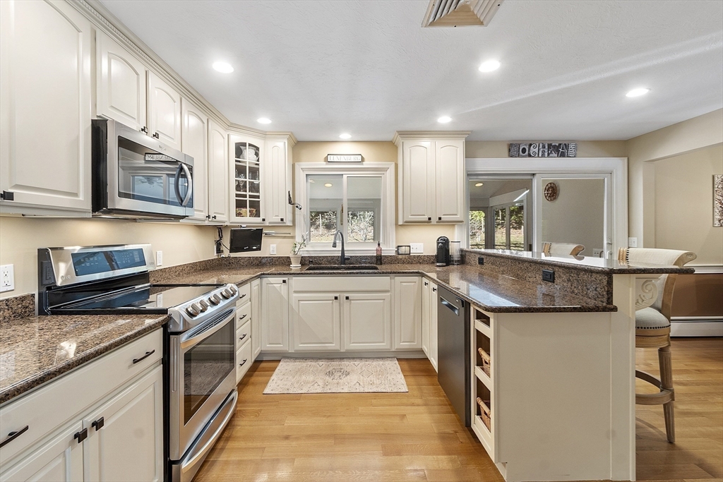 802 Reservoir Road Lunenburg, MA 01462 - Photo 19 of 41