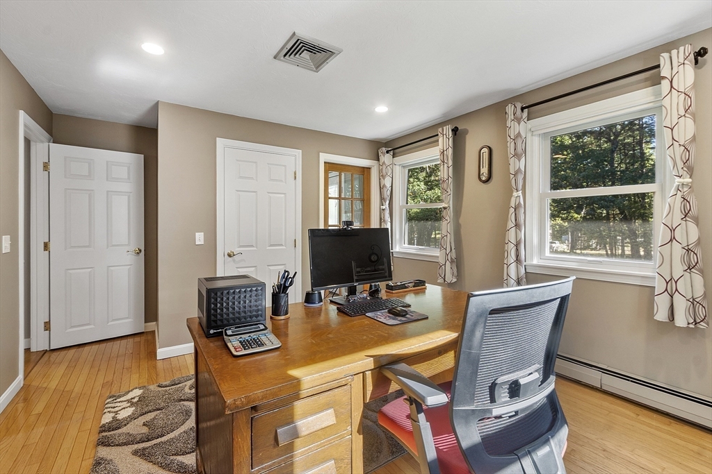 802 Reservoir Road Lunenburg, MA 01462 - Photo 33 of 41