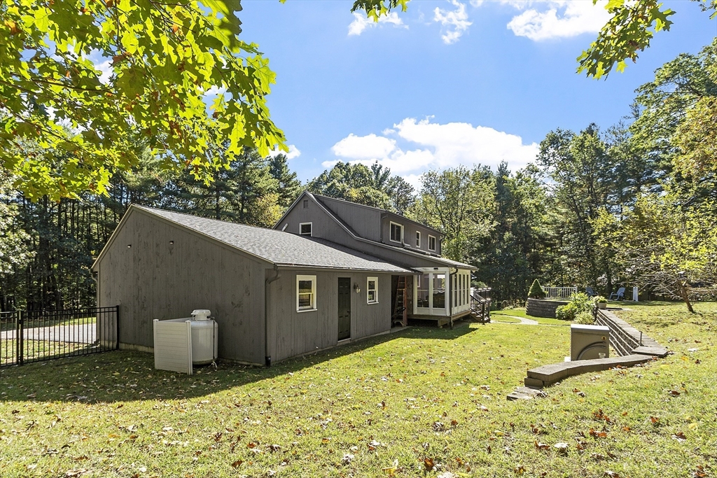 802 Reservoir Road Lunenburg, MA 01462 - Photo 6 of 41