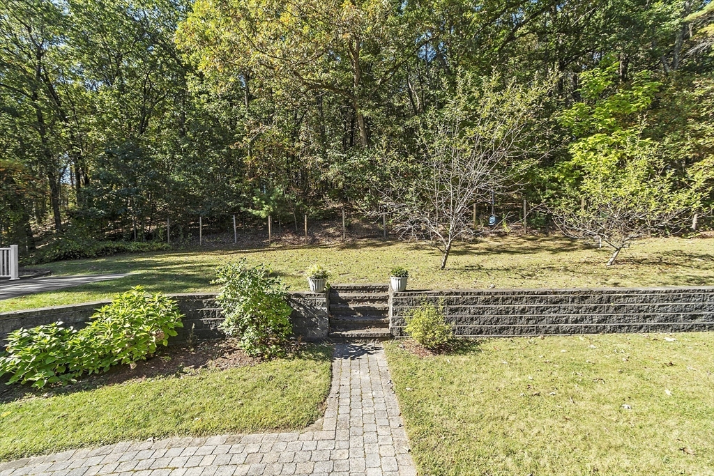 802 Reservoir Road Lunenburg, MA 01462 - Photo 9 of 41