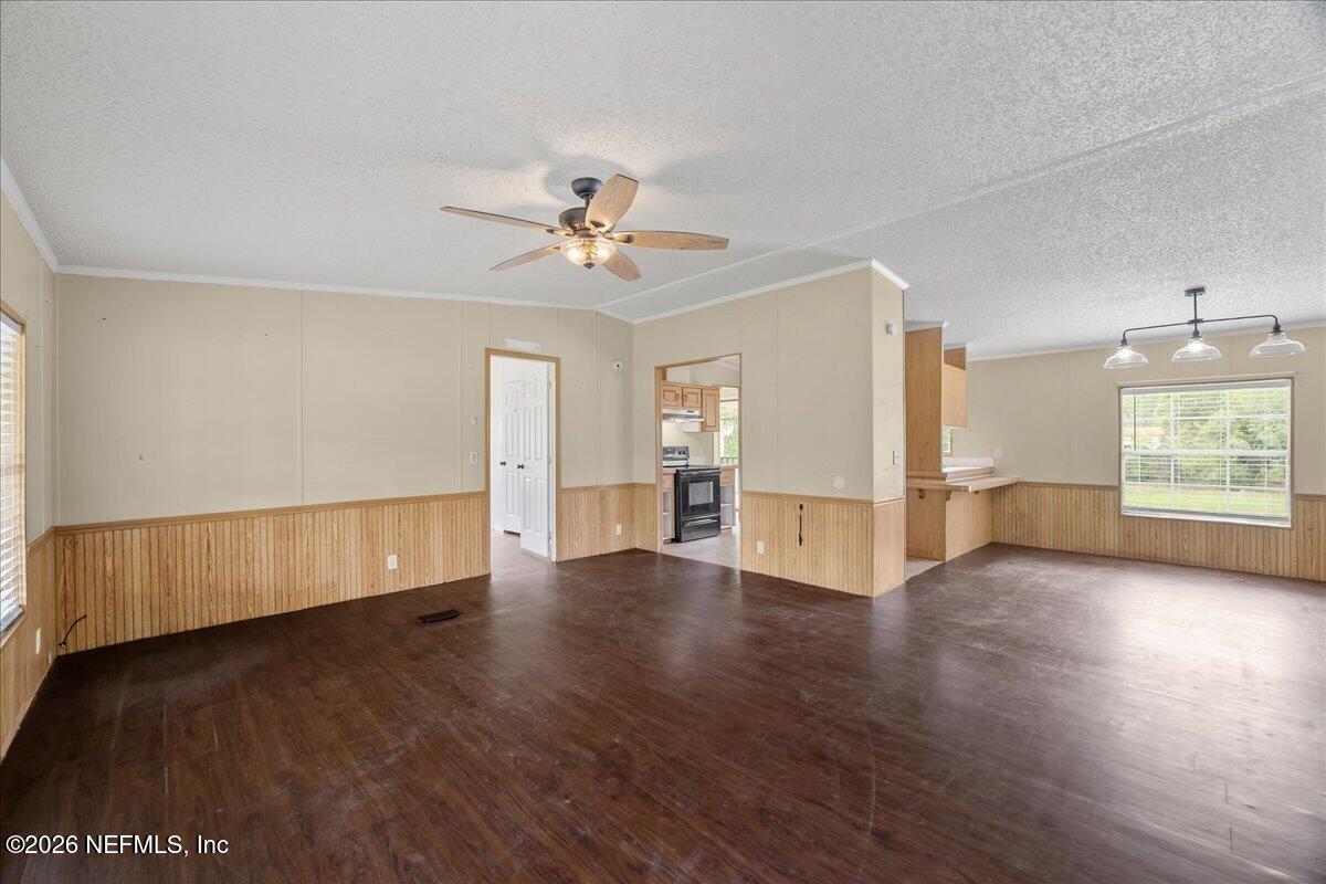 117 Bumpy Lane Palatka, FL 32177 - Photo 14 of 26 Living Room