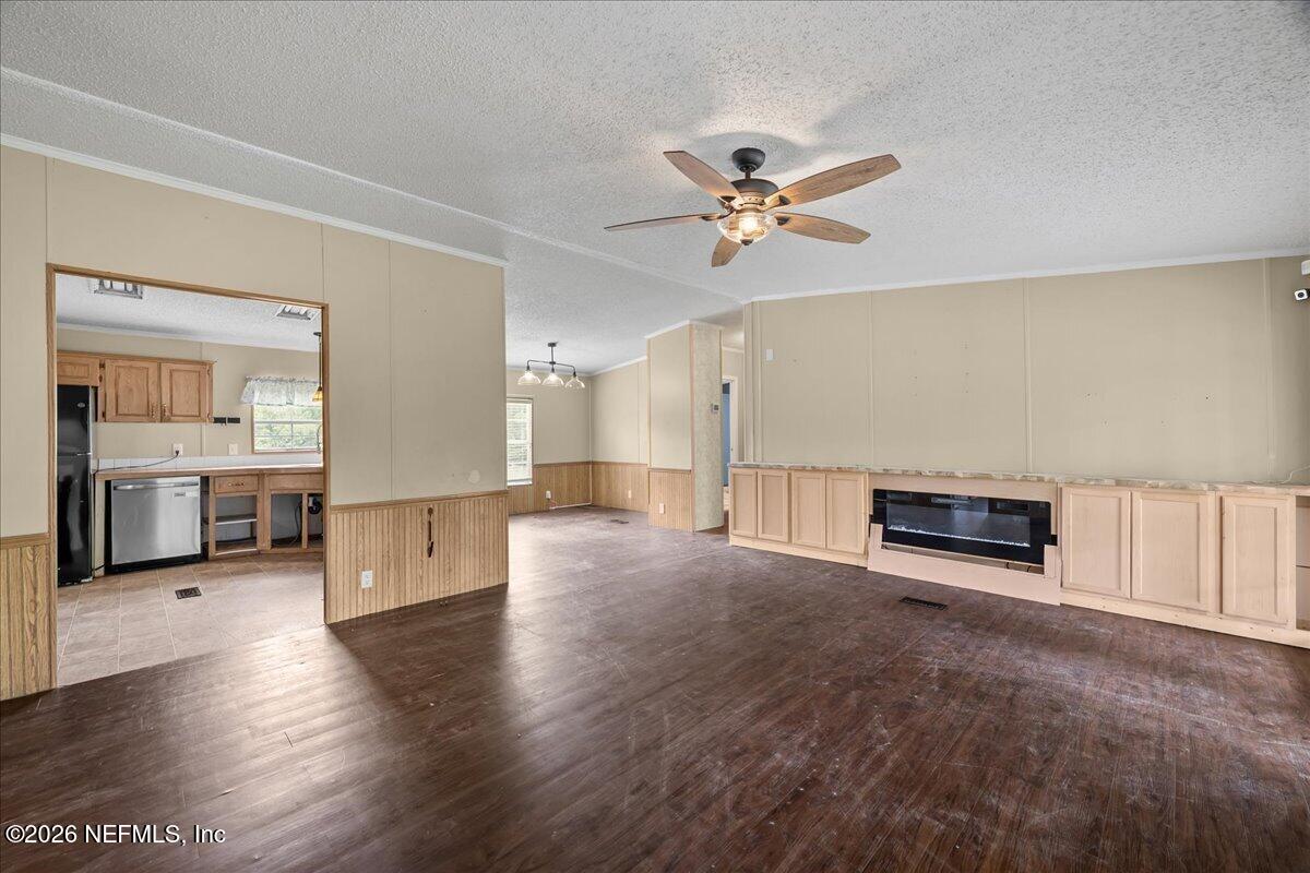 117 Bumpy Lane Palatka, FL 32177 - Photo 15 of 26 Living Room & Fireplace