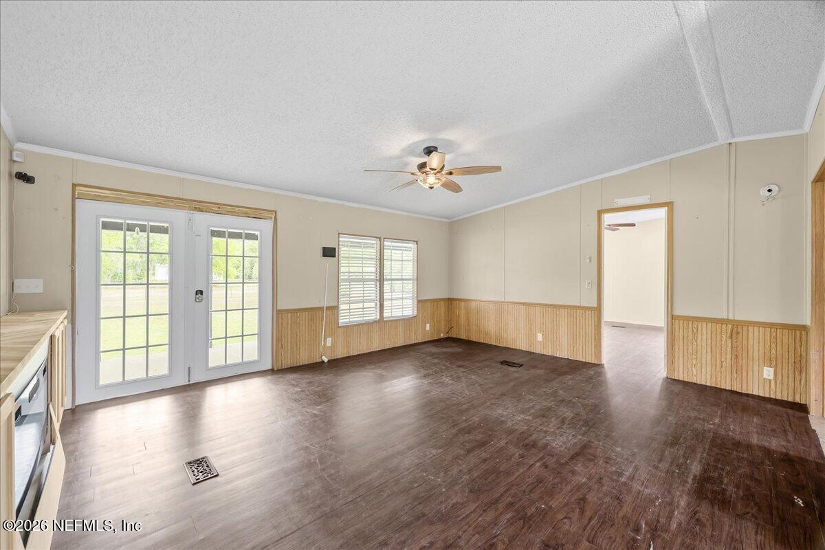 117 Bumpy Lane Palatka, FL 32177 - Photo 16 of 26 Living Room