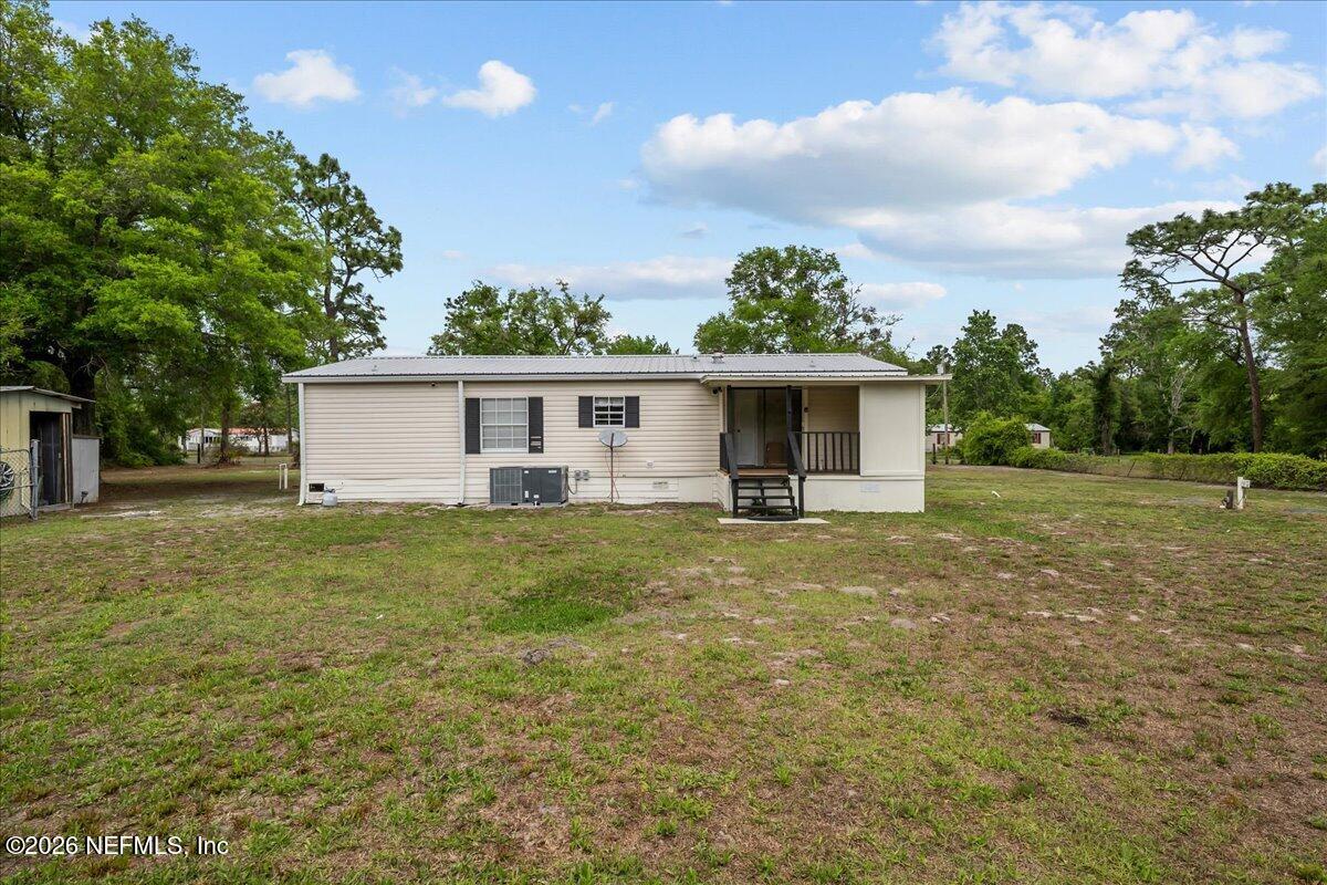 117 Bumpy Lane Palatka, FL 32177 - Photo 5 of 26 Rear of Home