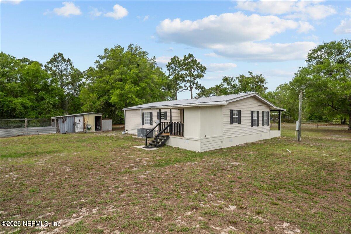 117 Bumpy Lane Palatka, FL 32177 - Photo 6 of 26 Rear of Home