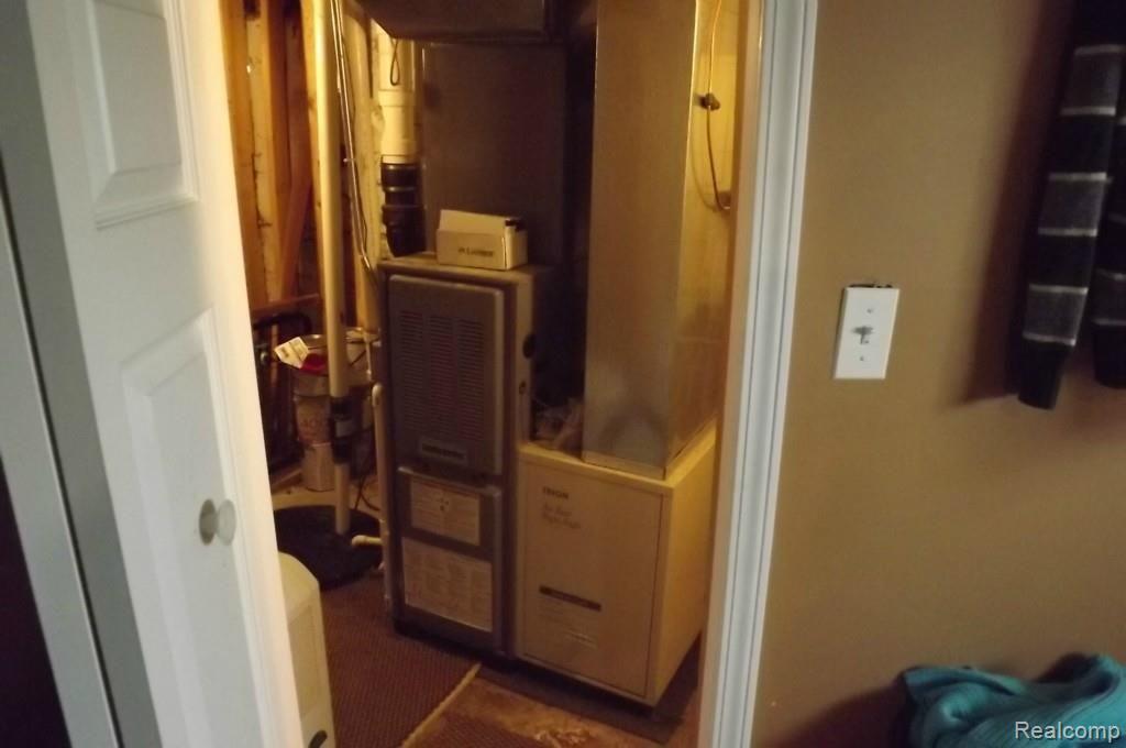 8994 Lake Road Grosse Ile, MI 48138 - Photo 29 of 31 Gallery Image 29