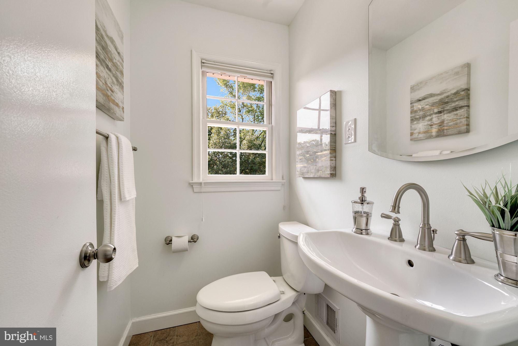 2610 Marcey Road Arlington, VA 22207 - Photo 14 of 49 Powder Room on Main Level