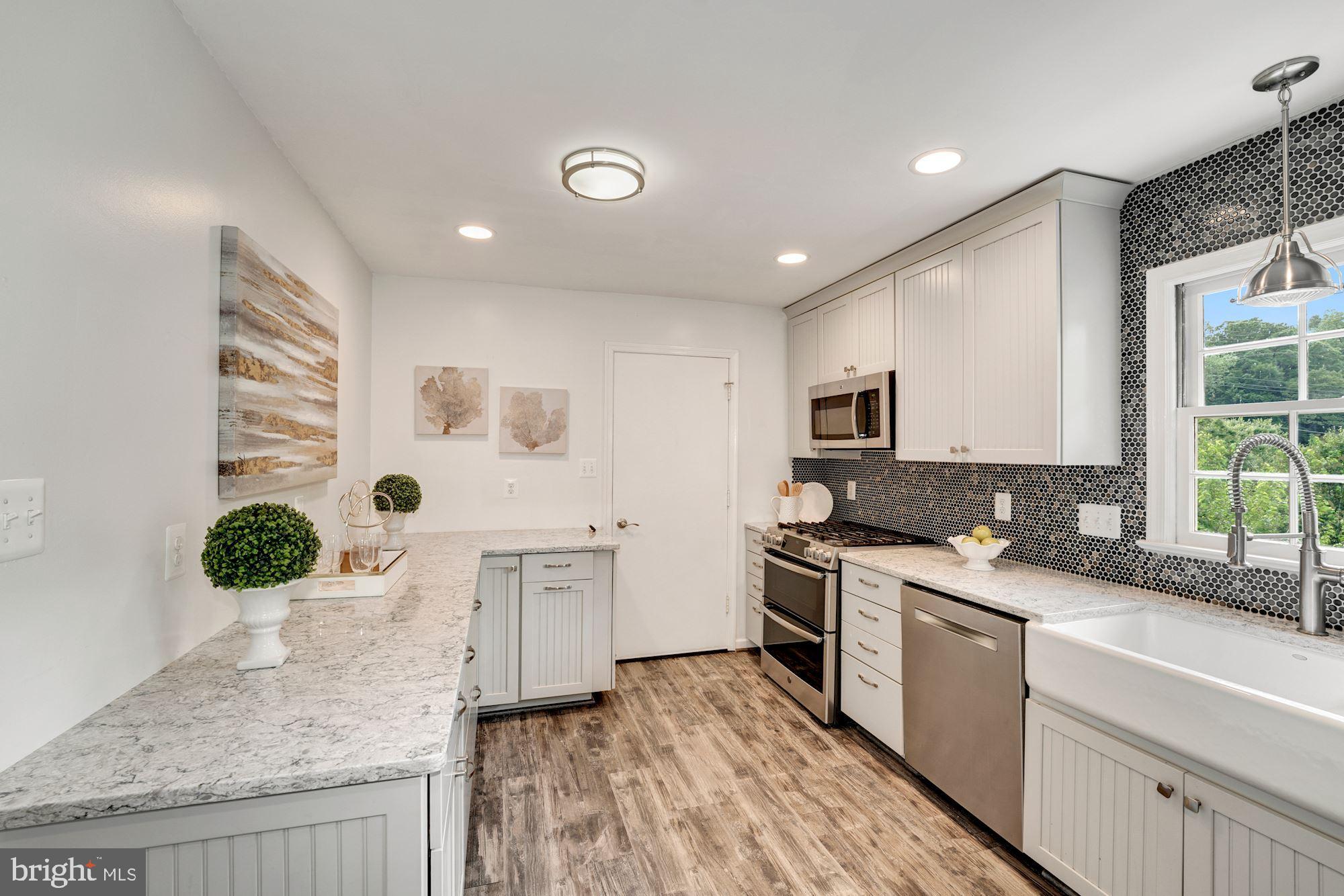 2610 Marcey Road Arlington, VA 22207 - Photo 8 of 49 Country-style Kitchen Recently Renovated