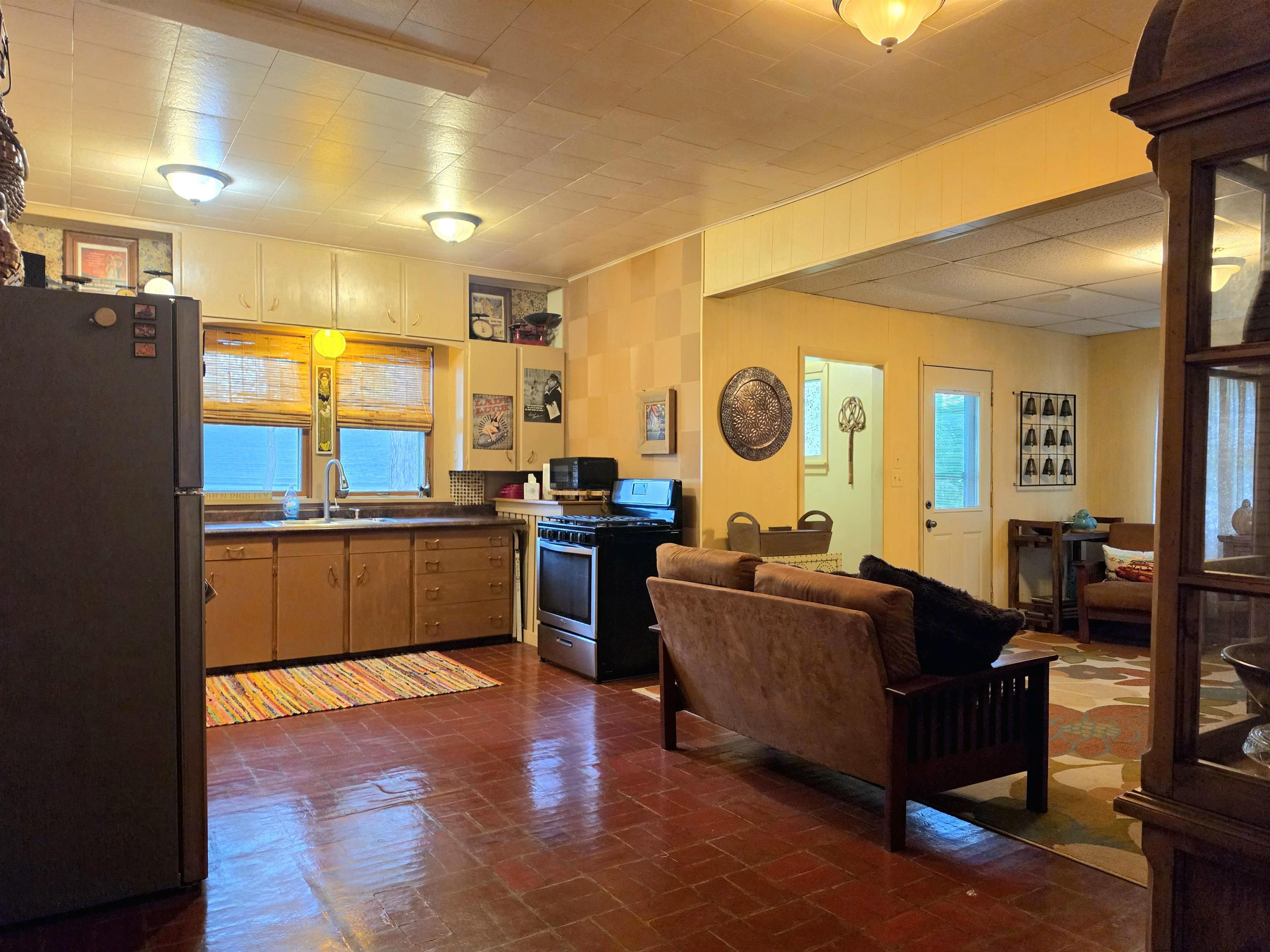 1035 Academy Street Elroy, WI 53929 - Photo 10 of 35