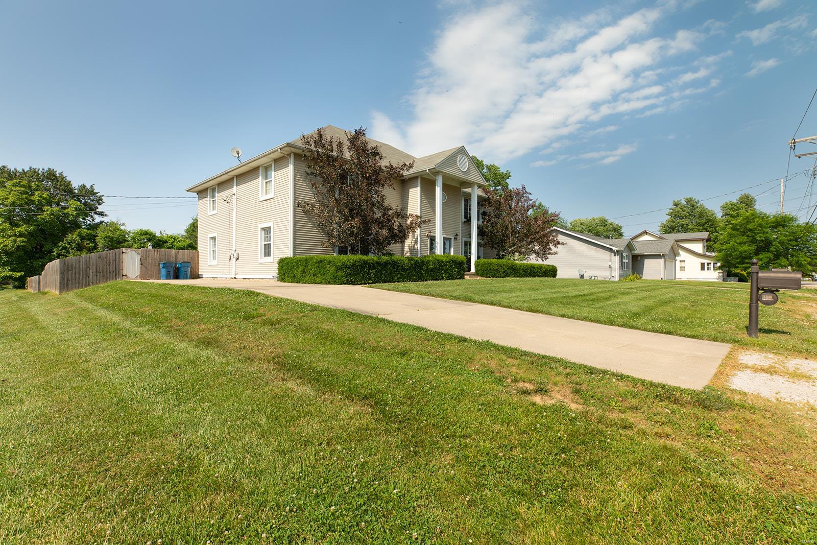 202 West Delmar Avenue, Unit B Godfrey, IL 62035 - Photo 4 of 36