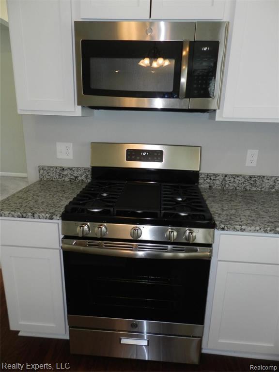 13428 Stamford Road Belleville, MI 48111 - Photo 8 of 27