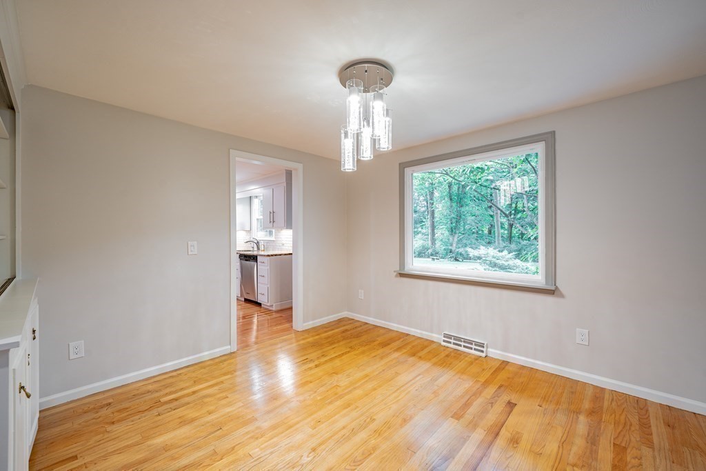 6 Longfellow Road Holyoke, MA 01040 - Photo 12 of 25