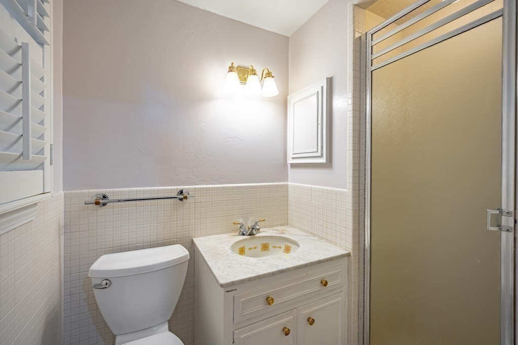 6 Longfellow Road Holyoke, MA 01040 - Photo 19 of 25