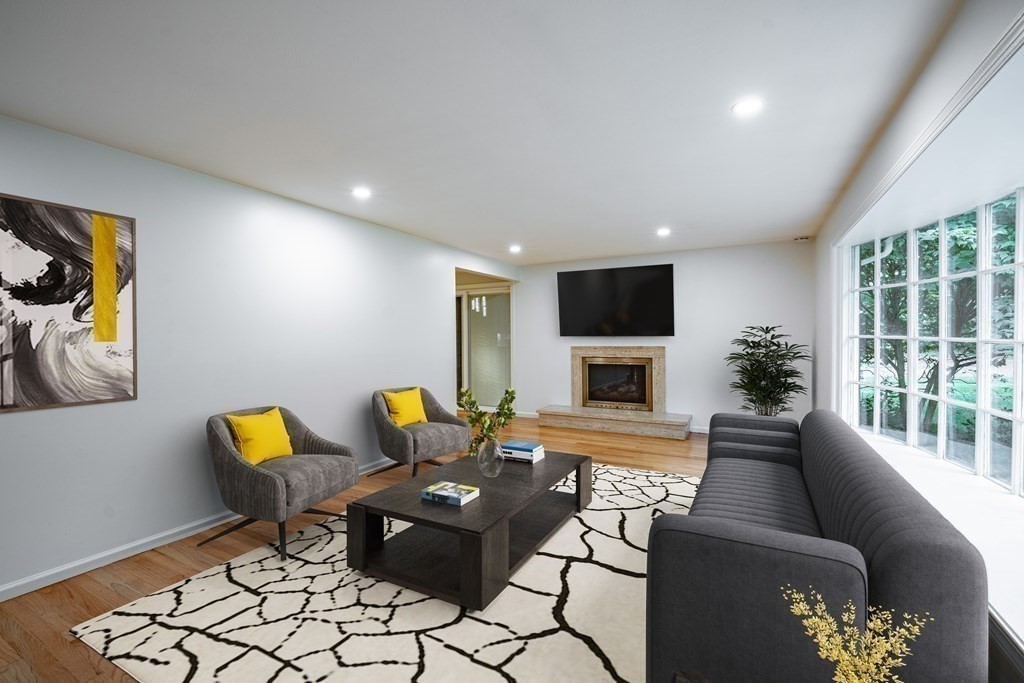 6 Longfellow Road Holyoke, MA 01040 - Photo 4 of 25