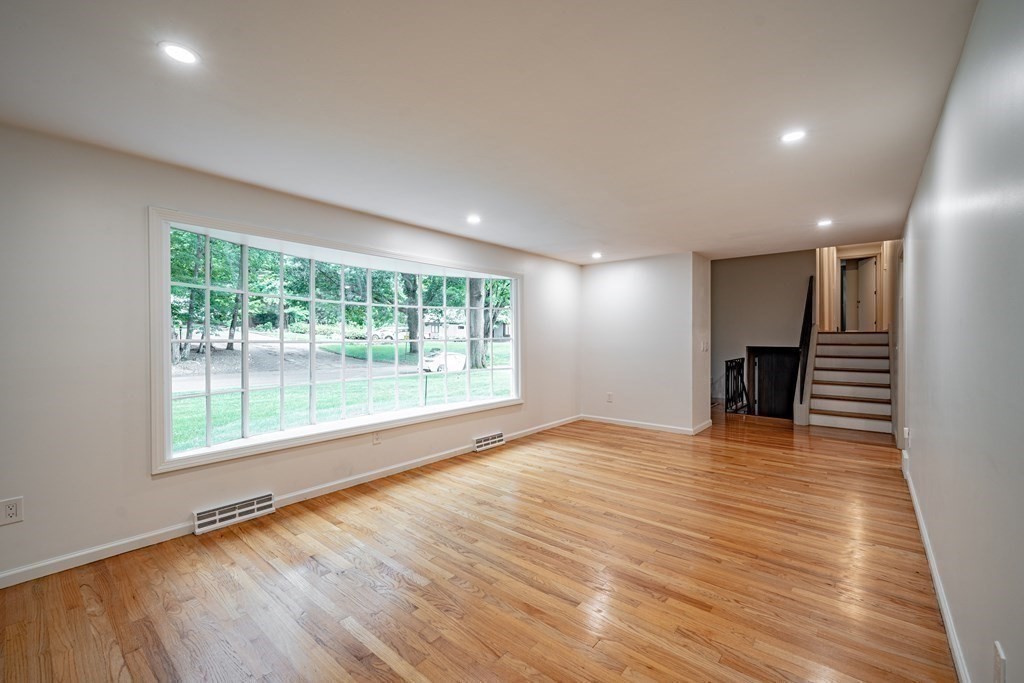 6 Longfellow Road Holyoke, MA 01040 - Photo 5 of 25