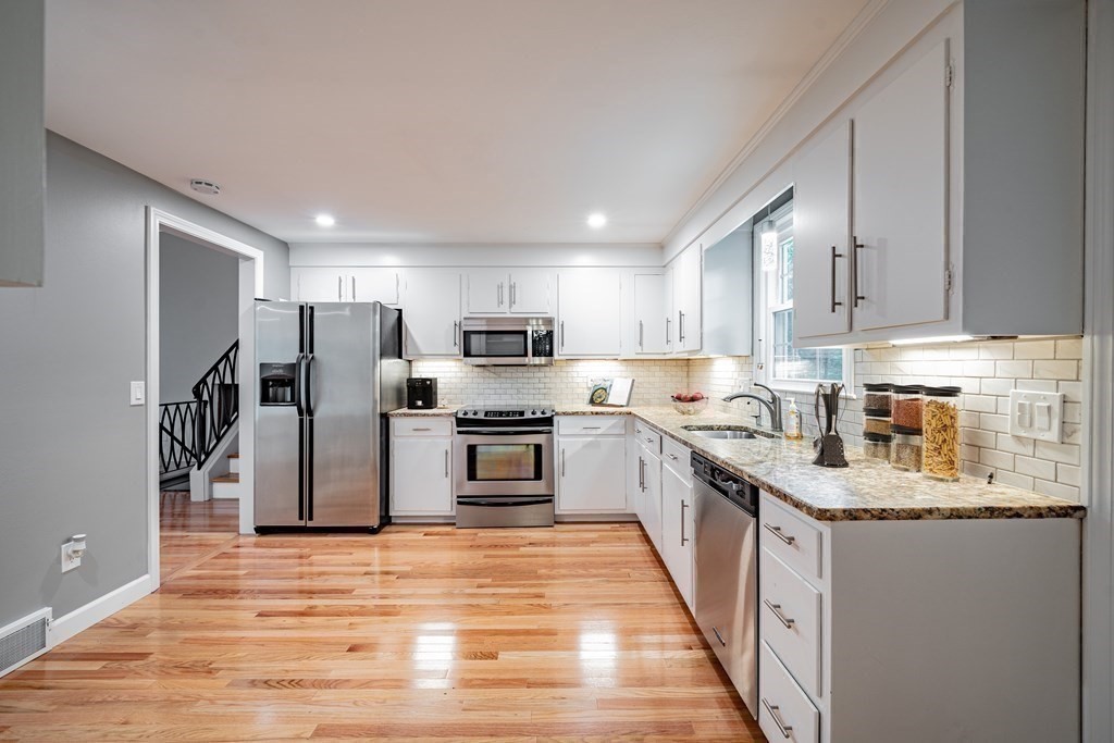6 Longfellow Road Holyoke, MA 01040 - Photo 7 of 25