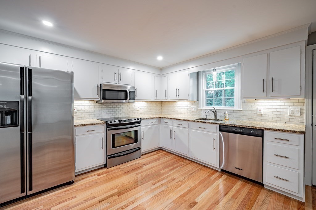 6 Longfellow Road Holyoke, MA 01040 - Photo 8 of 25