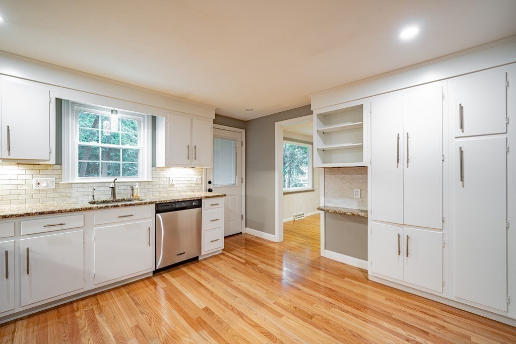 6 Longfellow Road Holyoke, MA 01040 - Photo 10 of 25