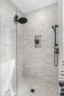 a view of empty room with closet