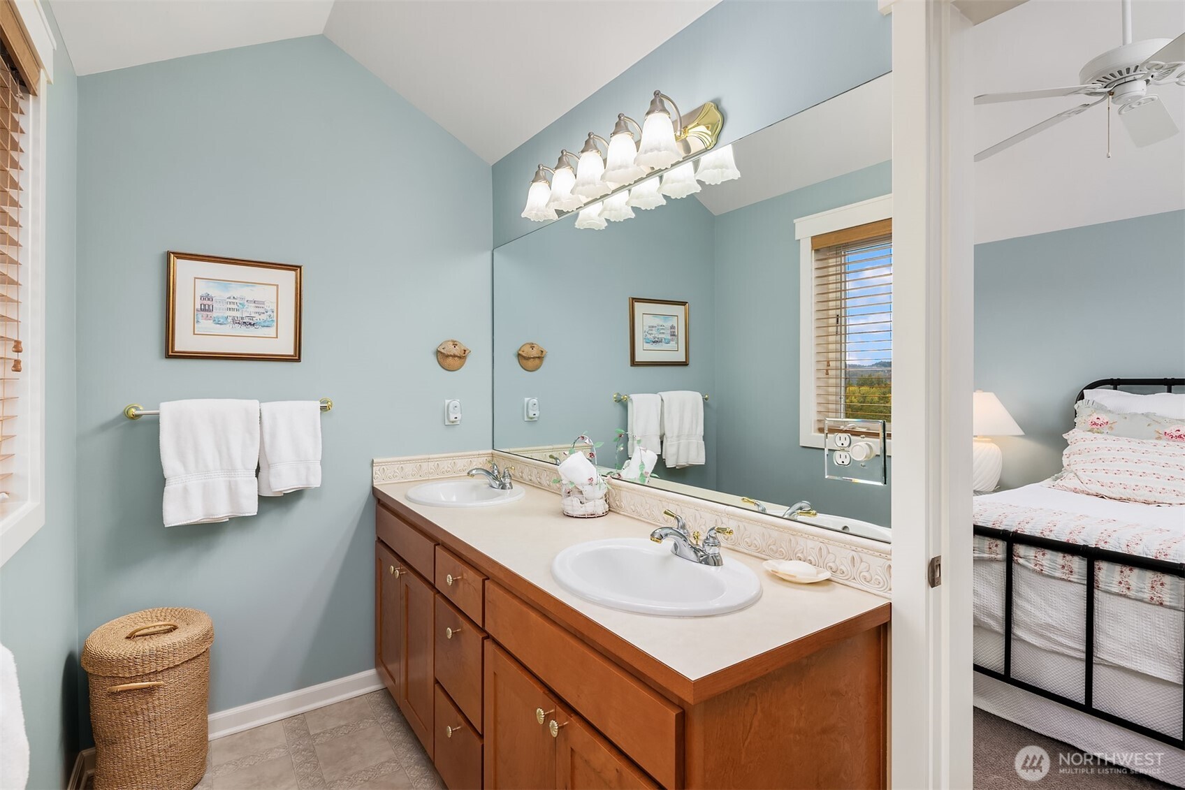 4411 Northeast 90th Street Seattle, WA 98115 - Photo 17 of 30