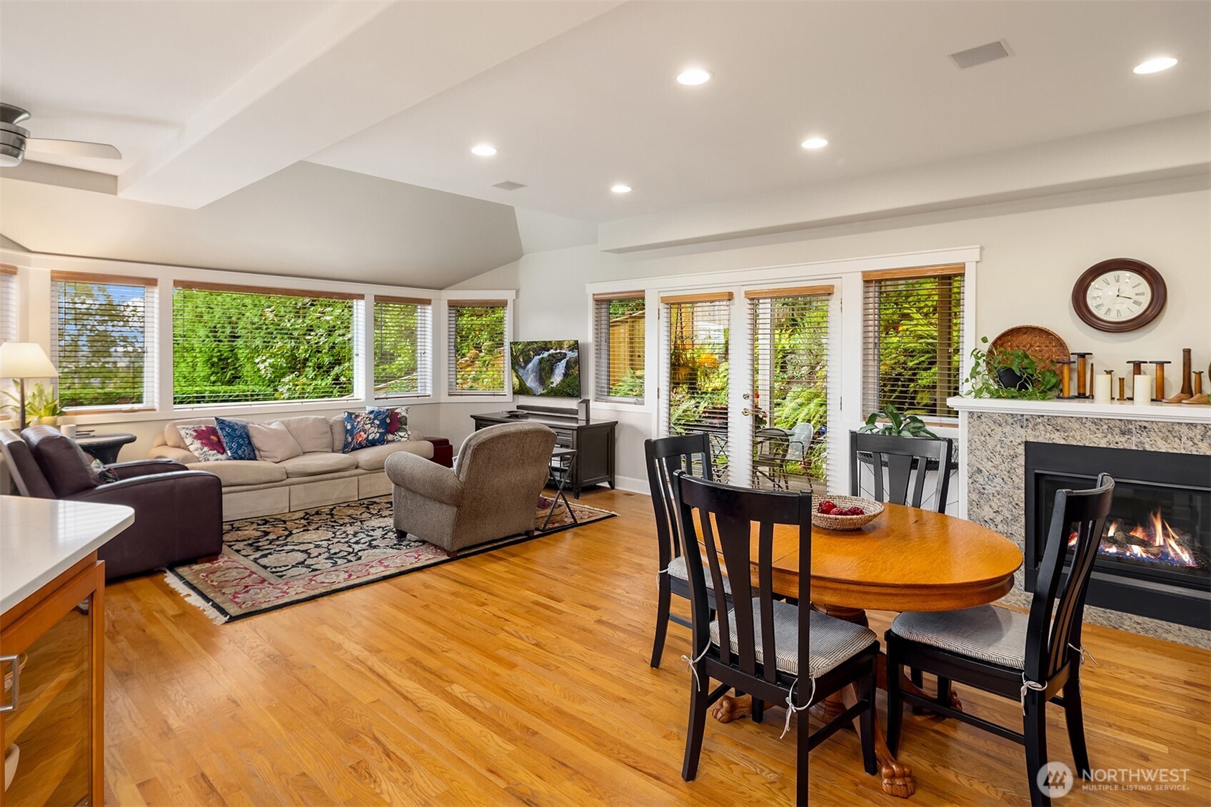 4411 Northeast 90th Street Seattle, WA 98115 - Photo 9 of 30